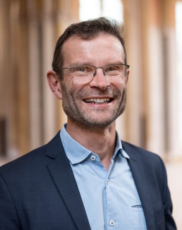 Prof. Dr. Florian Metzger