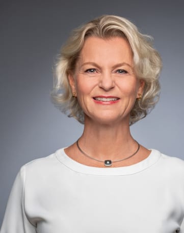 Dr. Claudia Bader